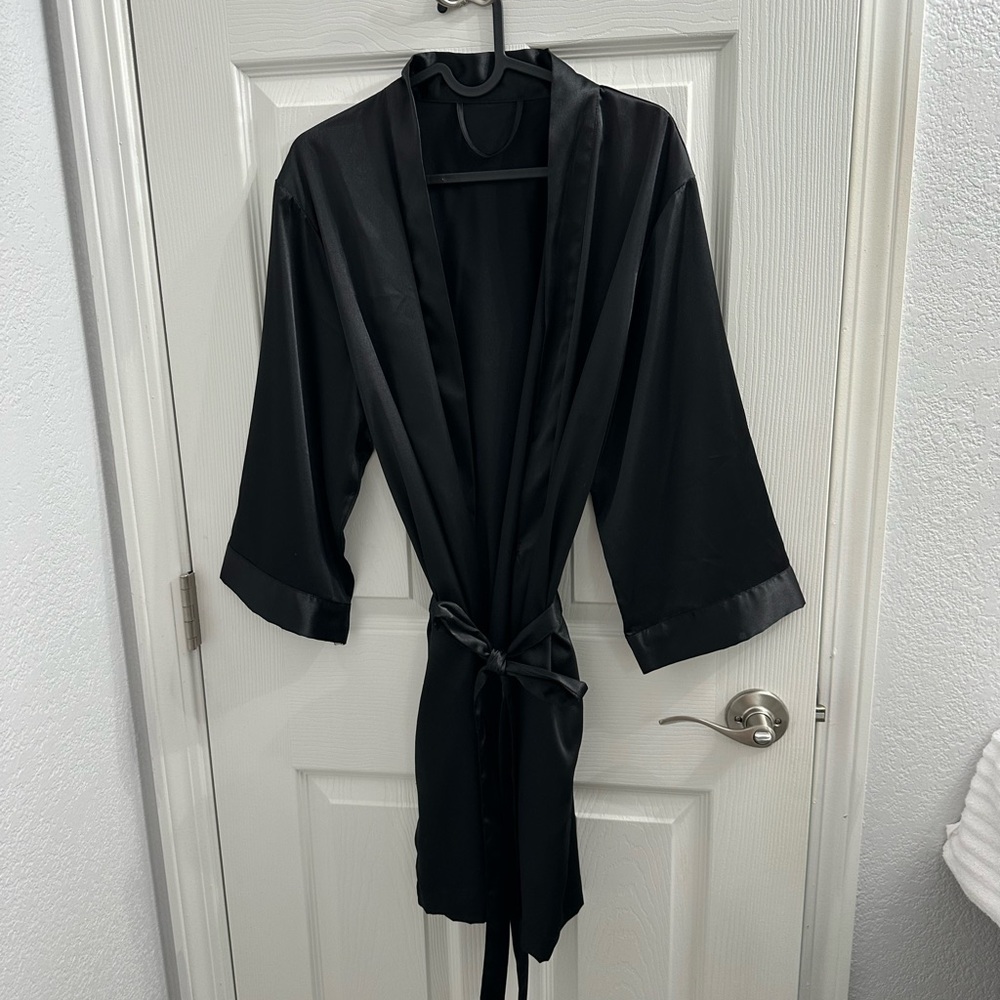 Silky black robe 3/4th sleeve